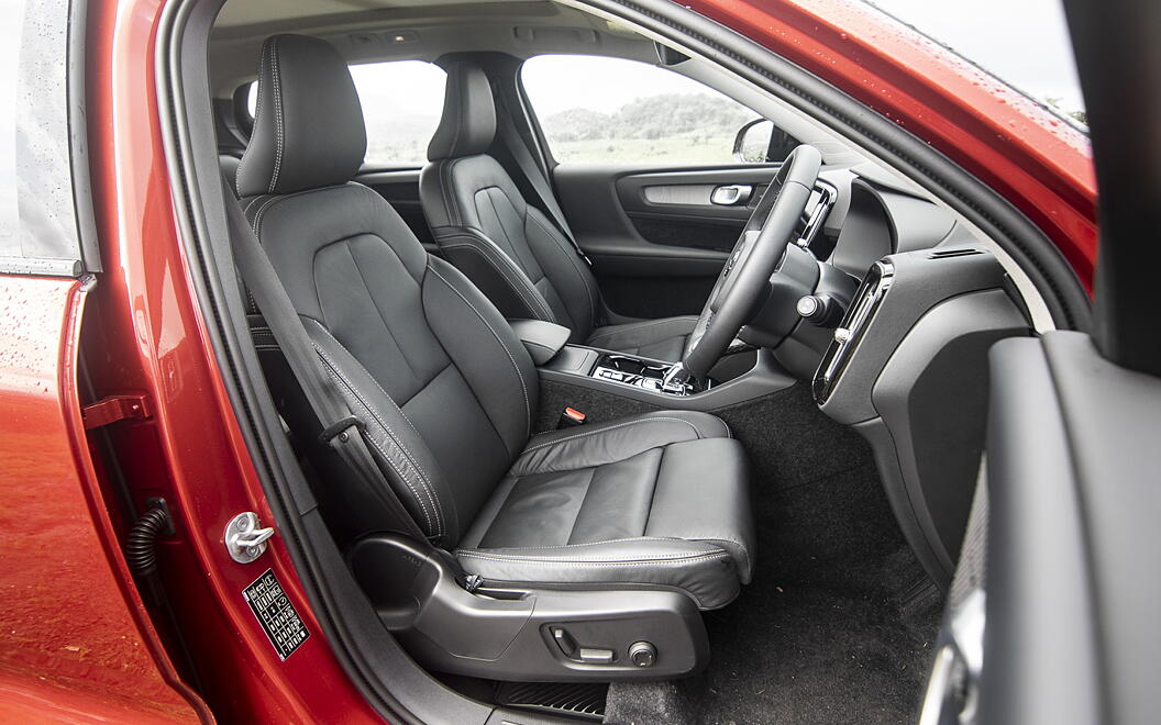 Volvo XC40 Front Seats