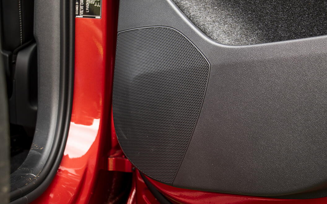 Volvo XC40 Front Speakers