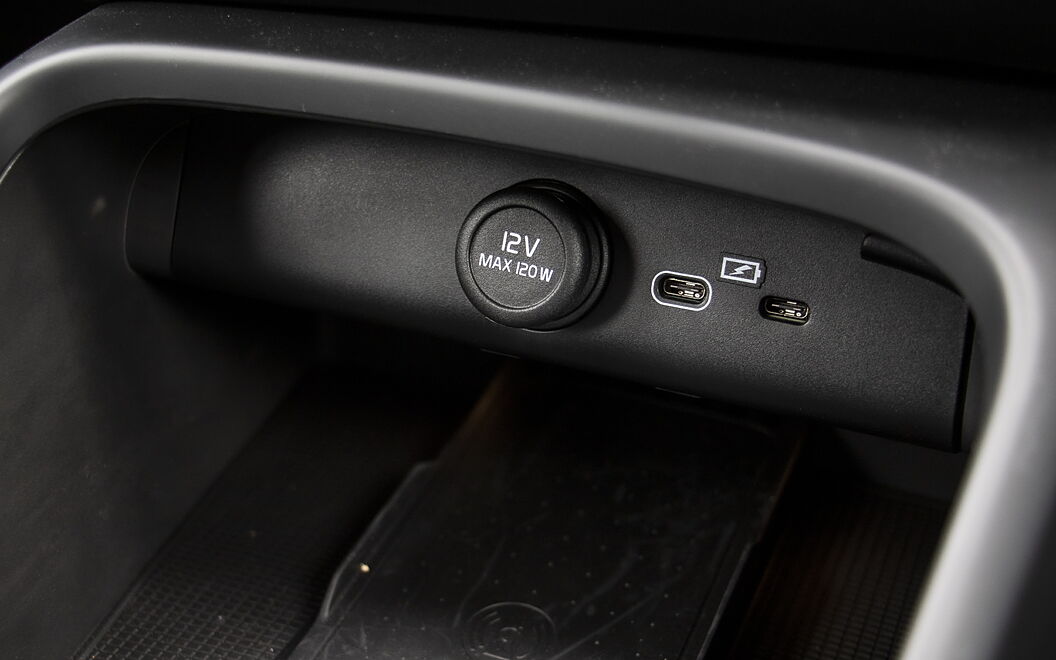 Volvo XC40 USB / Charging Port