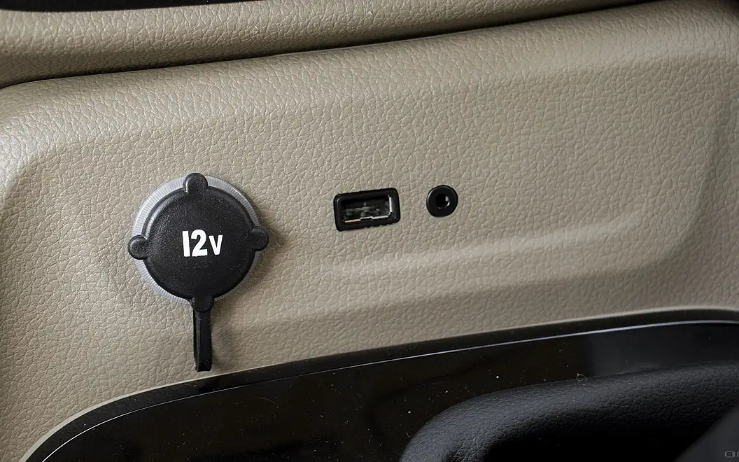 Mahindra Bolero Neo USB / Charging Port
