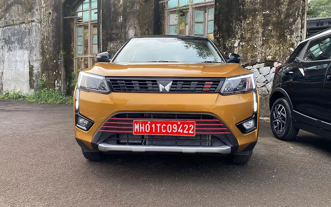 Mahindra XUV300 Turbo Sportz Front Left View 13 Mahindra XUV300