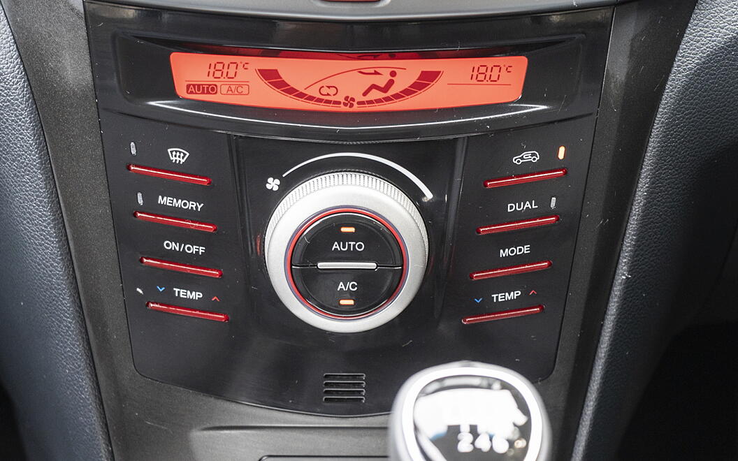 Mahindra XUV300 TurboSport AC Controls