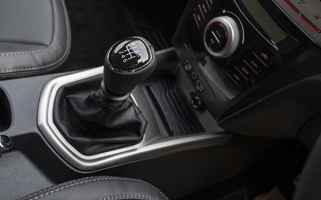 Mahindra XUV300 TurboSport Gear Shifter