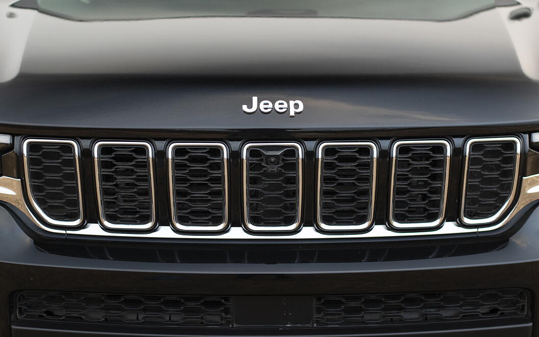 Jeep Grand Cherokee - Front Grille 