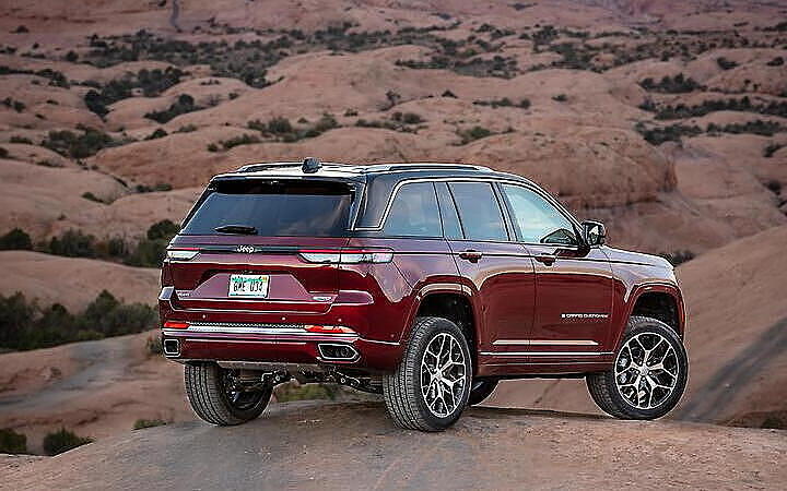 Jeep Grand Cherokee Right Rear View