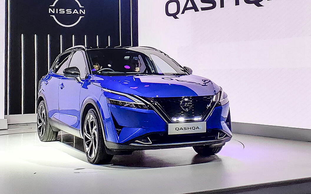 Nissan Qashqai Front Right View