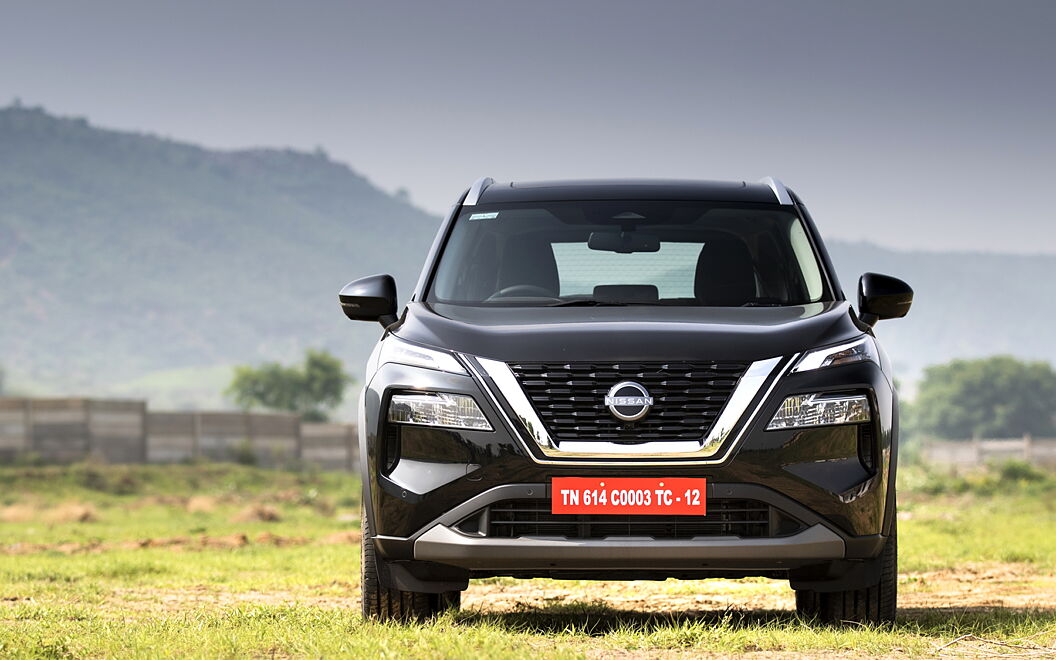 Nissan X-Trail Front View