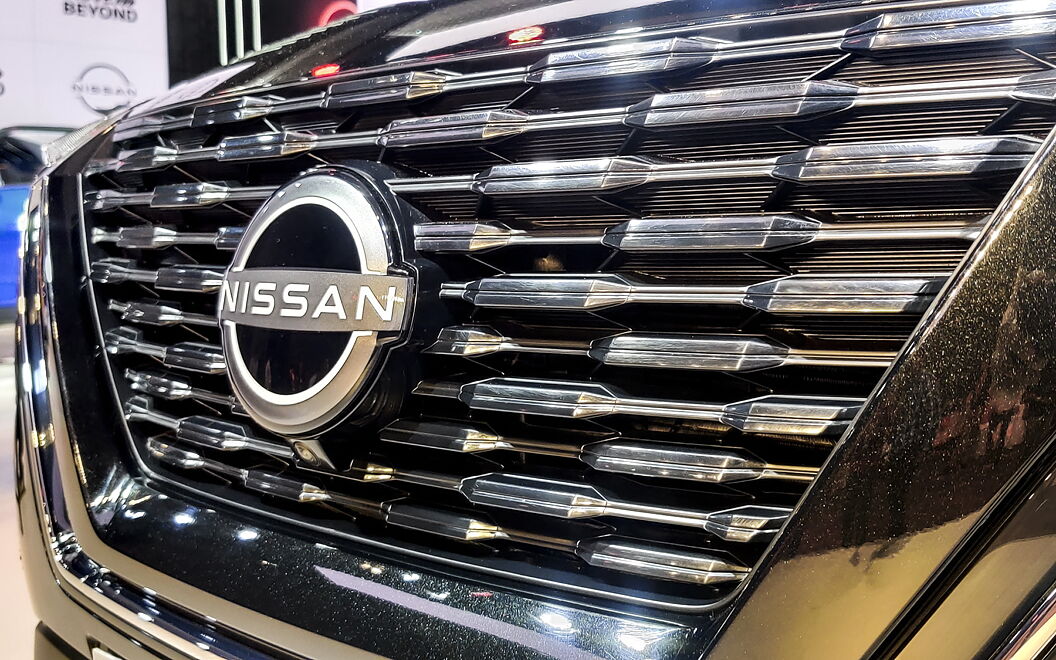 Nissan X-Trail Front Grille