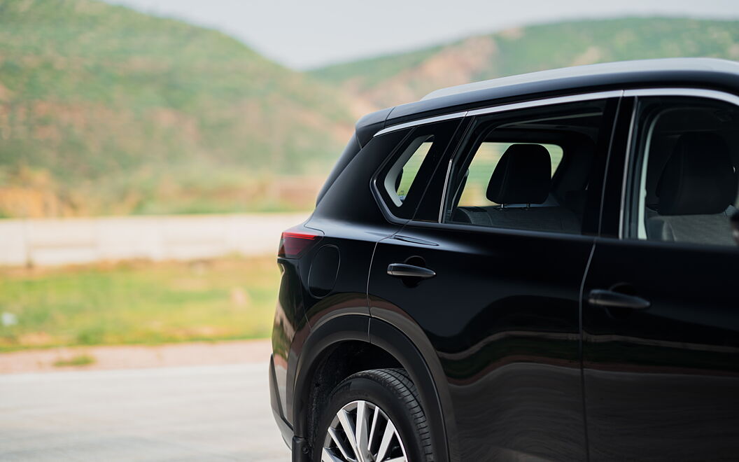 Nissan X-Trail Side Rear View