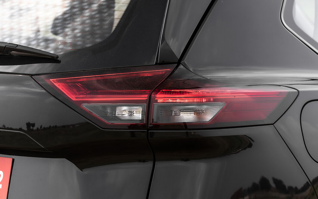 Nissan X-Trail Tail Light