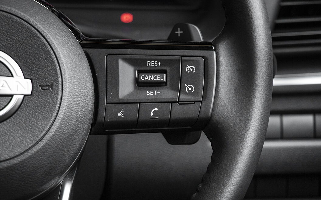 Nissan X-Trail Steering Mounted Controls - Right