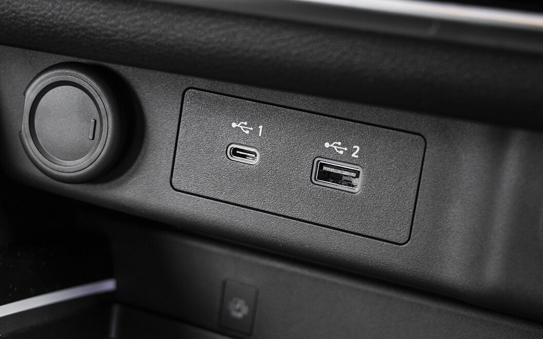 Nissan X-Trail USB / Charging Port