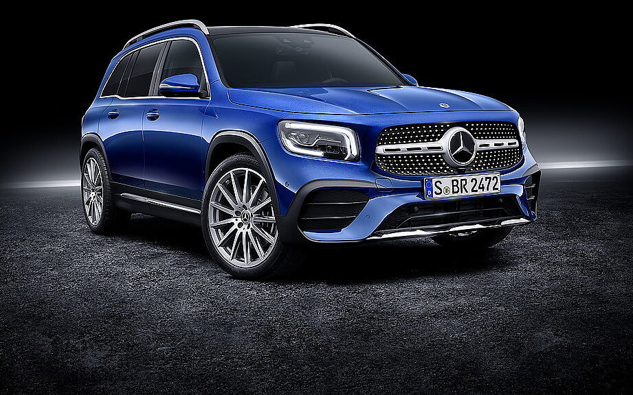 Mercedes-Benz GLB Front Right View