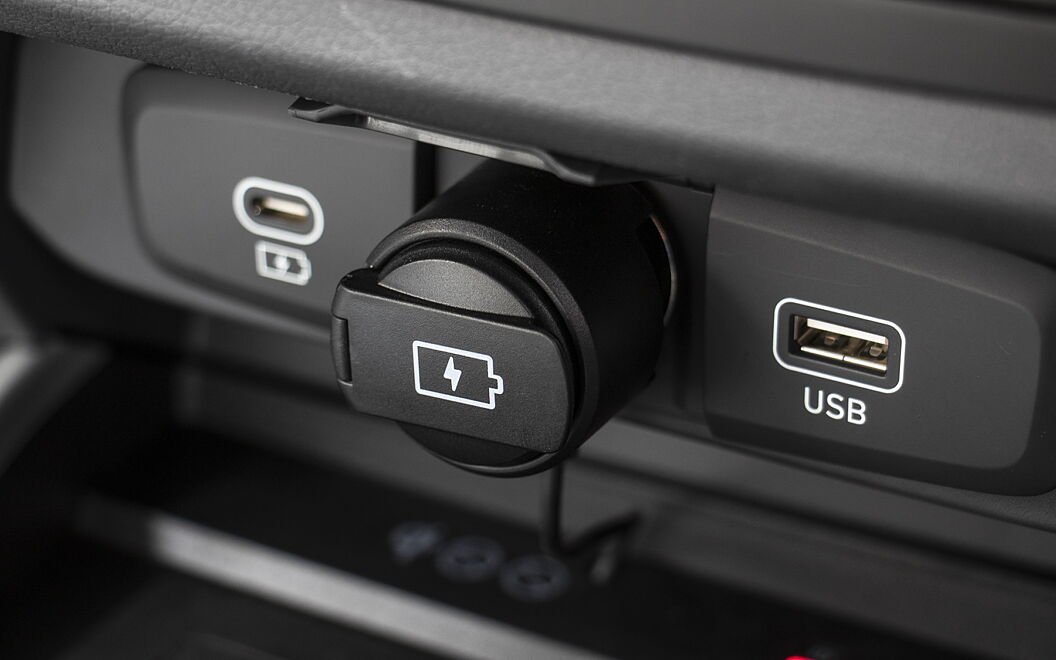 Hyundai Grand i10 Nios USB / Charging Port