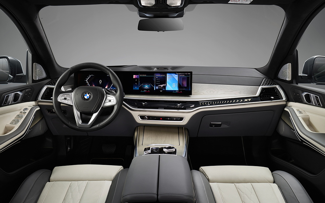 BMW X7 Images X7 Exterior Road Test And Interior Photo Gallery   X7 Facelift Interior Dashboard 