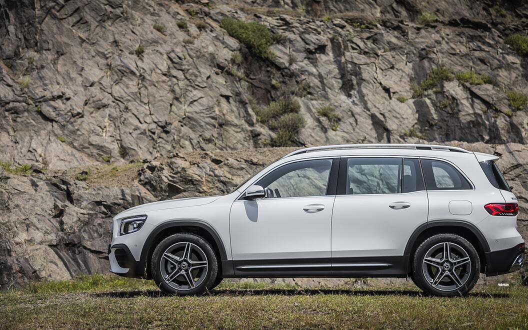 Mercedes-Benz GLB Images | GLB Exterior, Road Test and Interior Photo ...