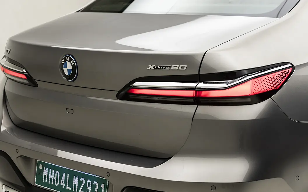 BMW i7 Back View