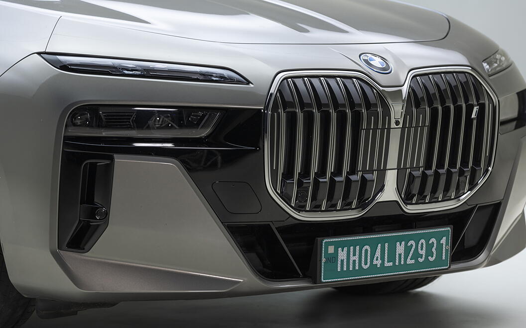 BMW i7 Front Bumper