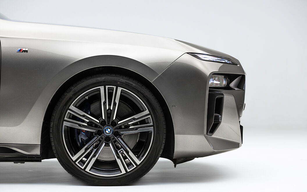 BMW i7 Front Wheel
