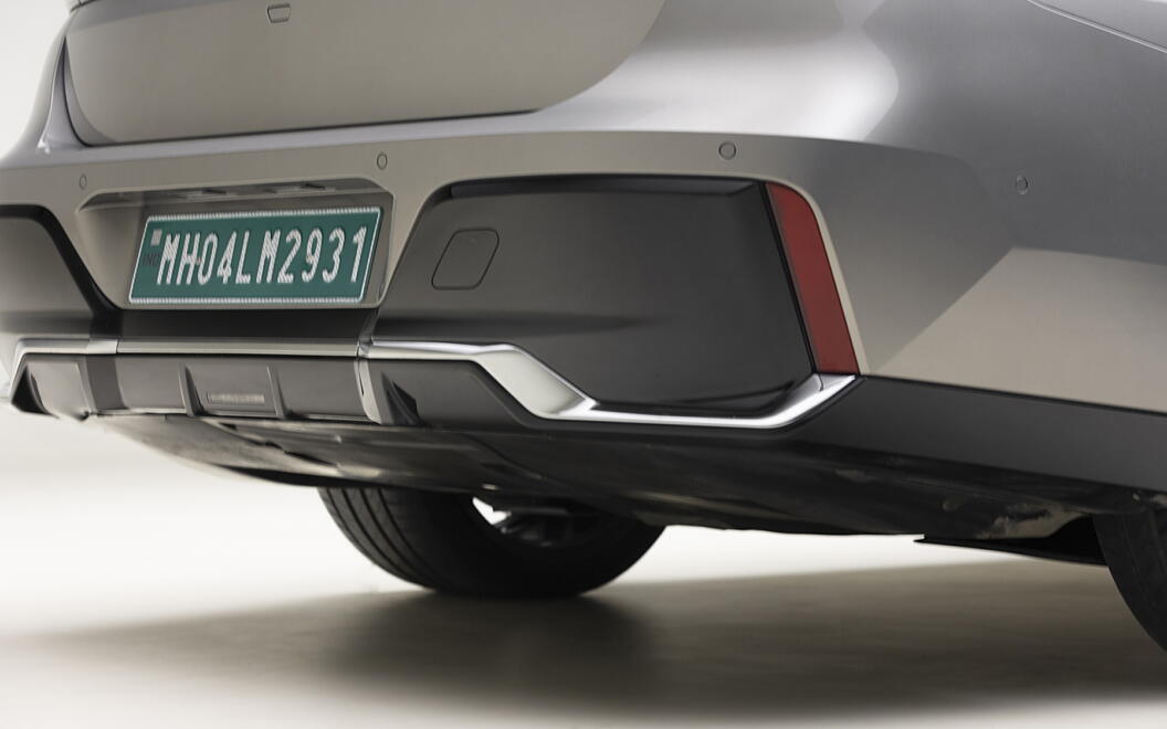 BMW i7 Rear Bumper