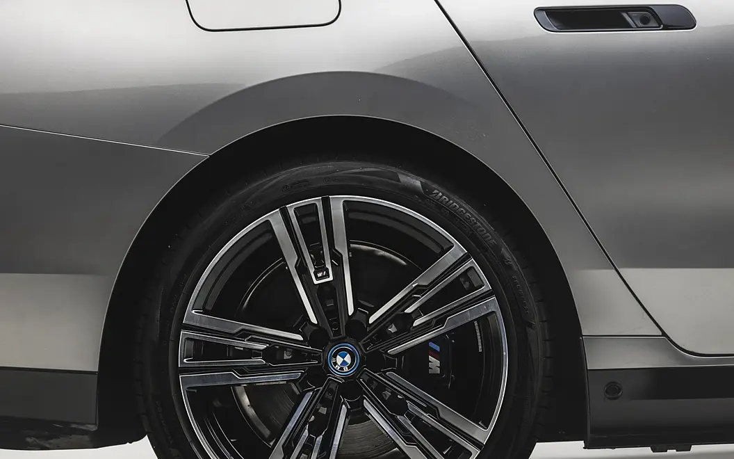 BMW i7 Rear Wheel