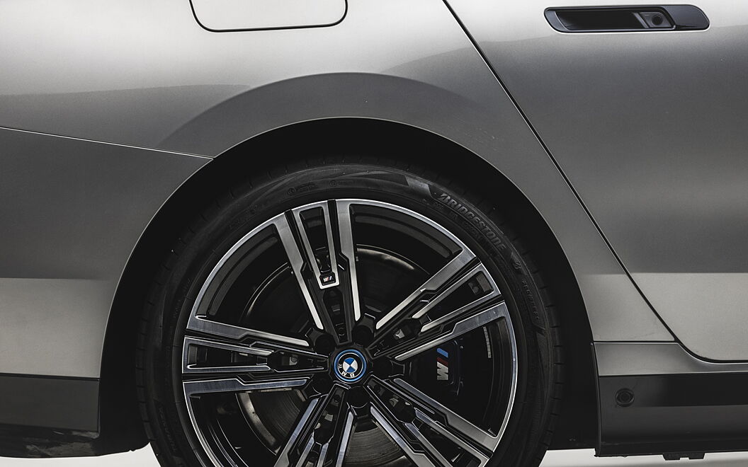 BMW i7 Rear Wheel