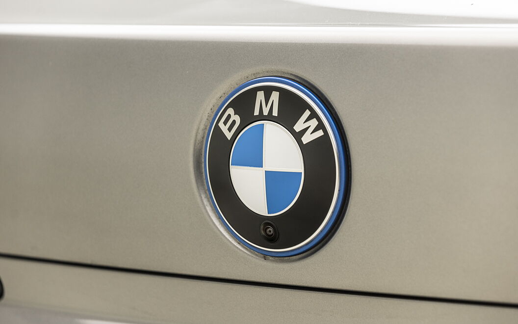 BMW i7 Brand Logo