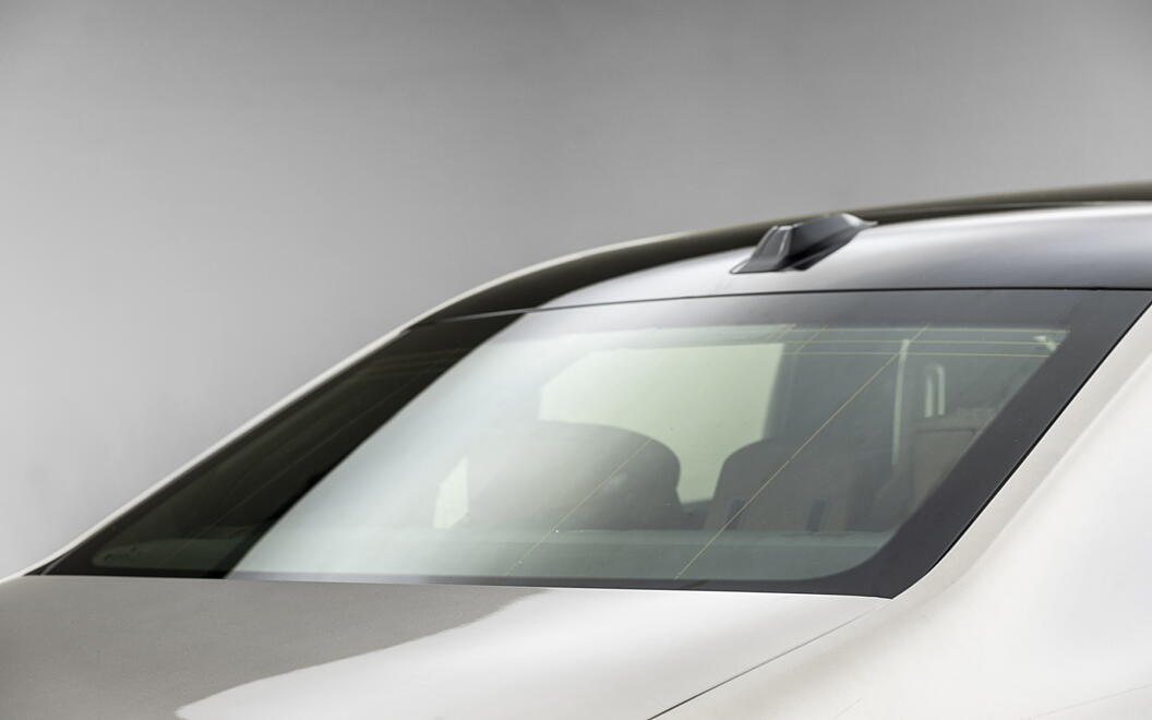 BMW i7 Rear Windscreen