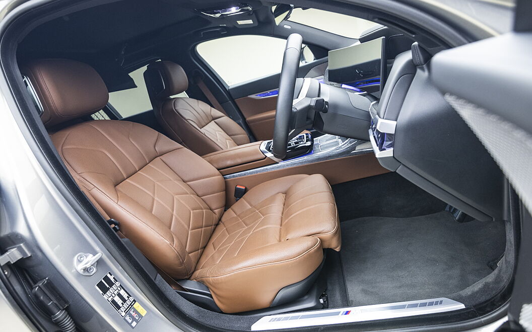 BMW i7 Front Seats