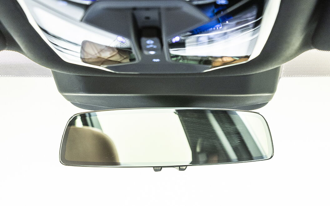 BMW i7 Rear View Mirror
