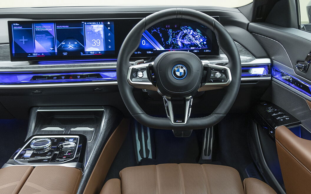 BMW i7 Steering