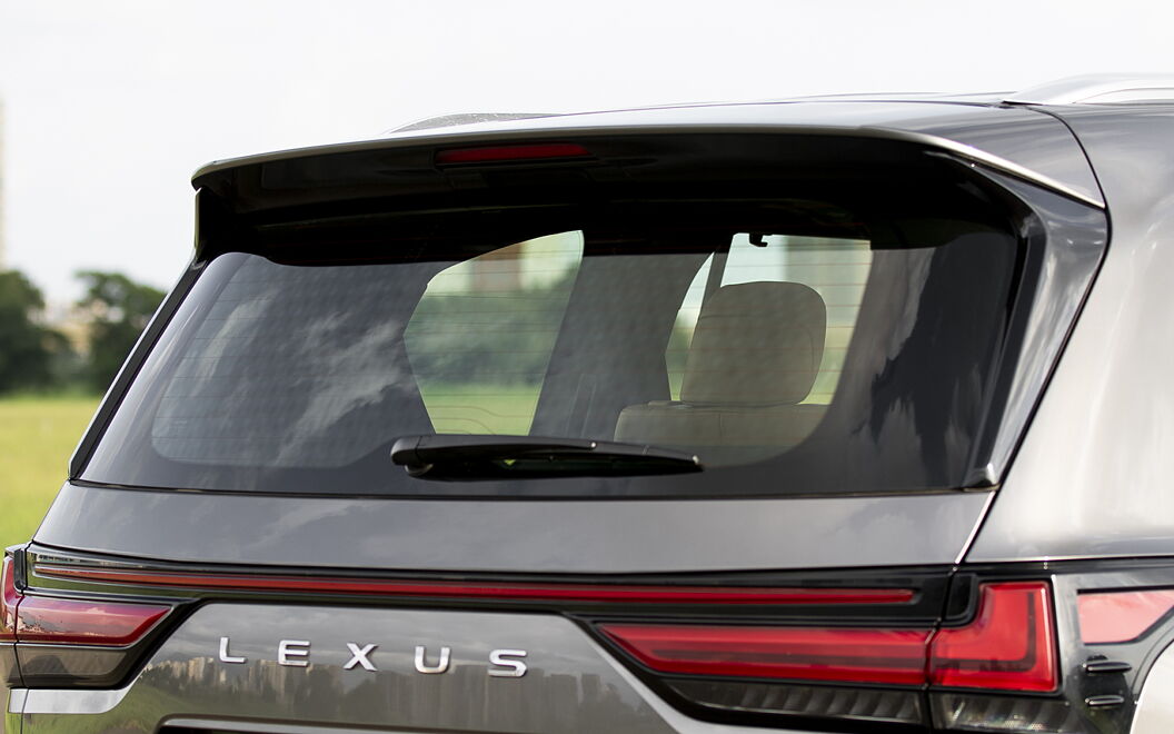 Lexus LX Rear Windscreen