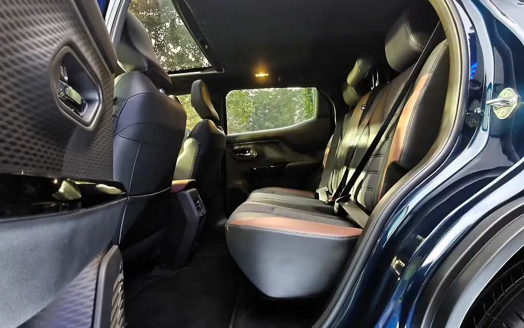e Vitara Rear Passenger Seats