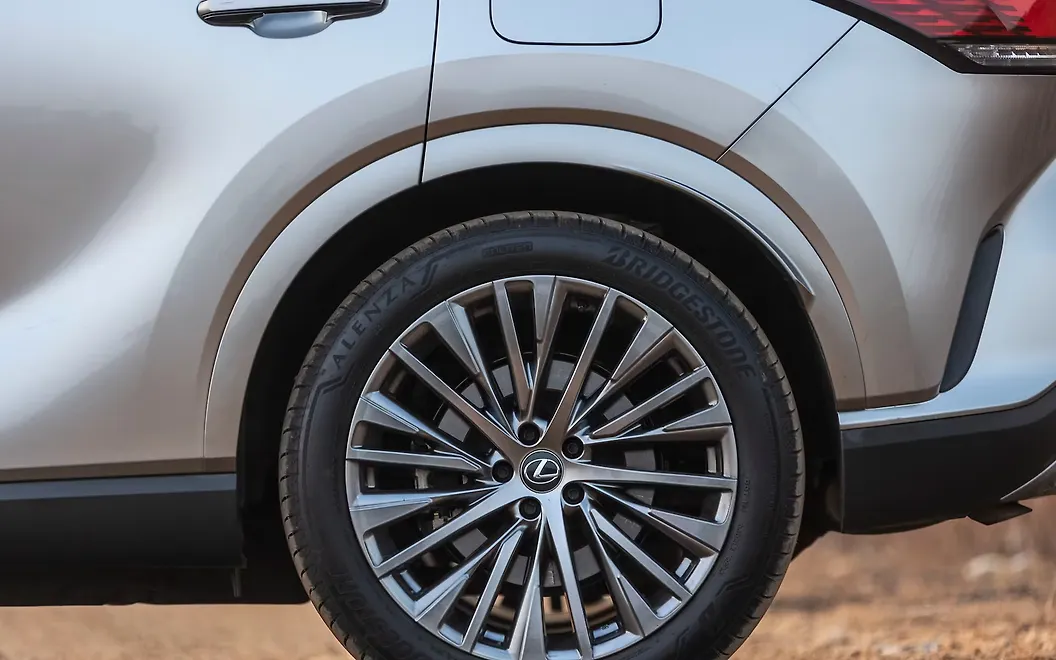 Lexus RX Images | RX Exterior, Road Test and Interior Photo Gallery