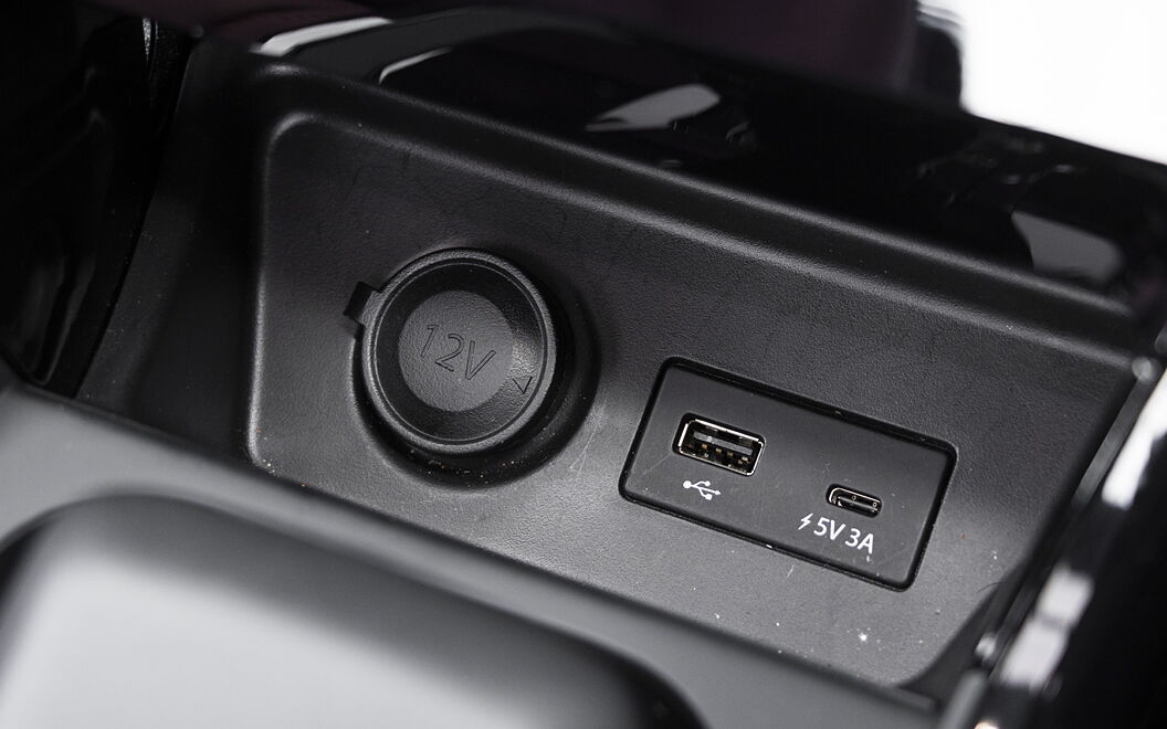 Tata Curvv USB / Charging Port