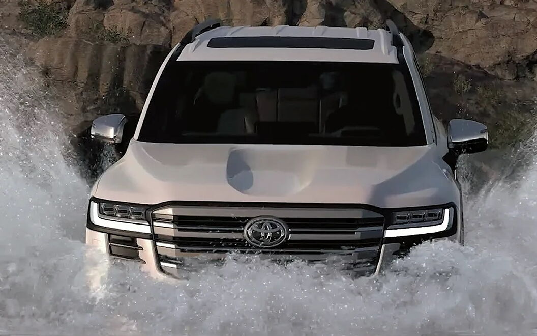 Toyota Land Cruiser Front View