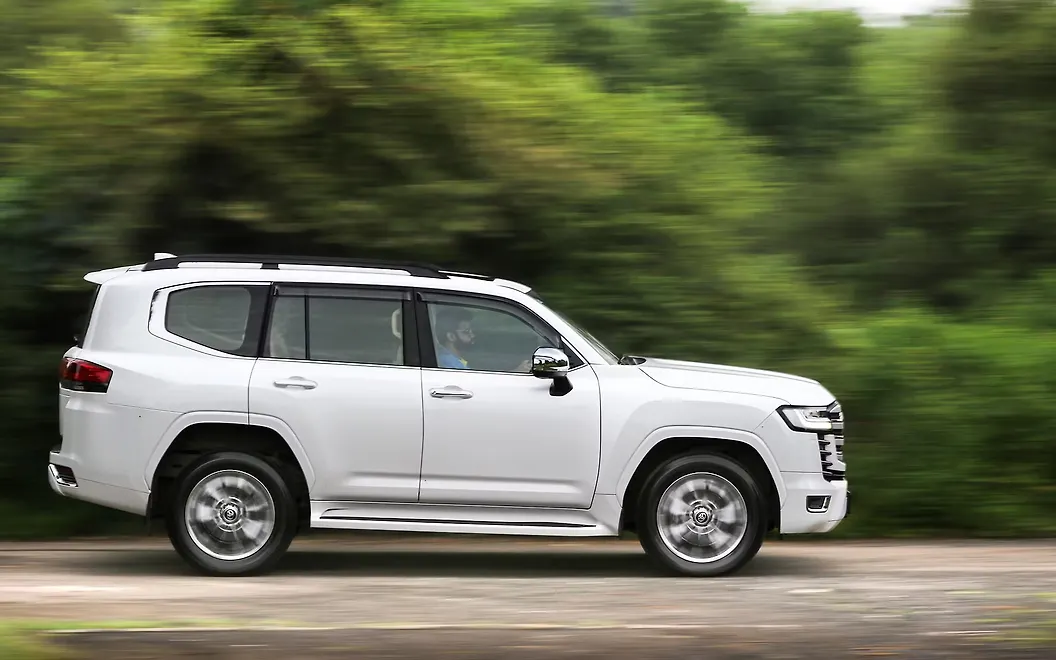 Toyota Land Cruiser Left View