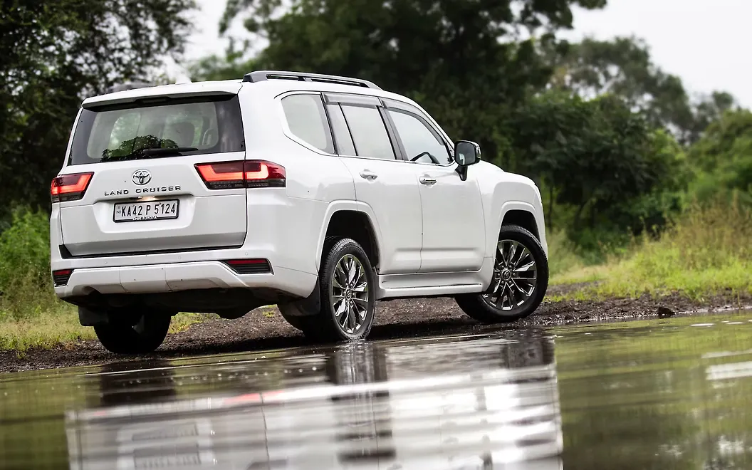 Toyota Land Cruiser Right Rear View