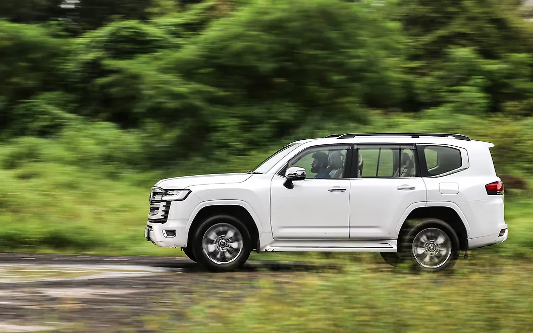 Toyota Land Cruiser Right View