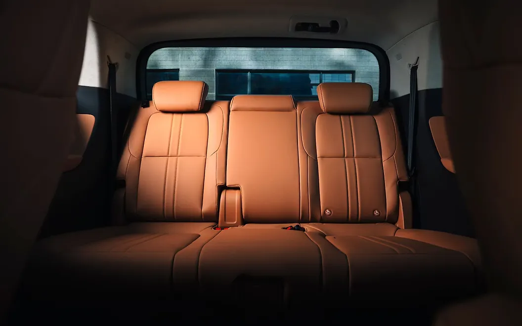 MG M9 Last Row Seats