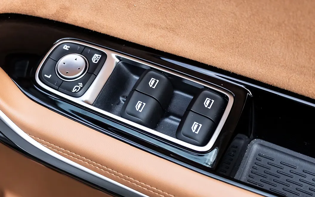 MG M9 Driver Window Controls