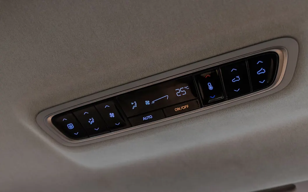 MG M9 Third Row AC Controls