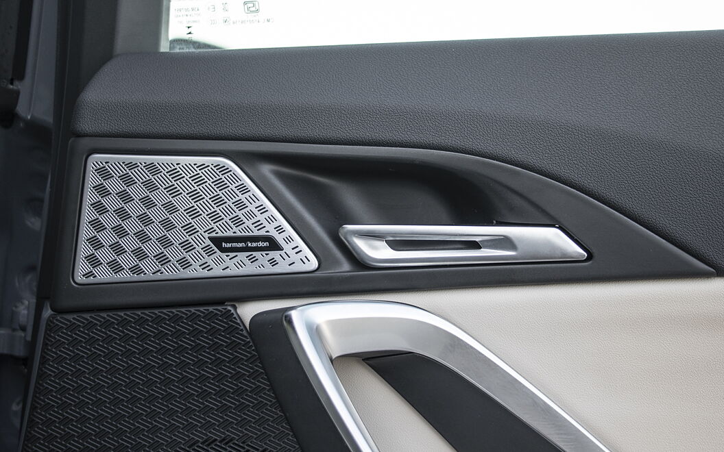 BMW iX1 Rear Speakers
