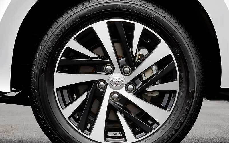 Toyota Innova Crysta Tyre