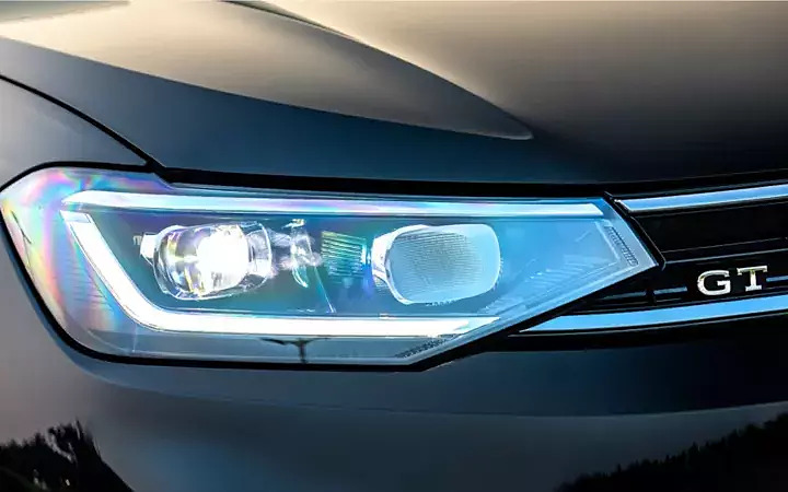 Volkswagen Virtus Head Light