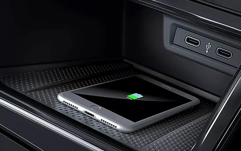 Volkswagen Virtus USB / Charging Port