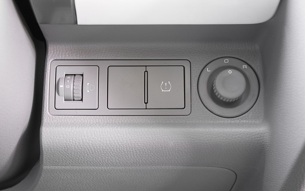 MG Comet EV Driver Window Controls