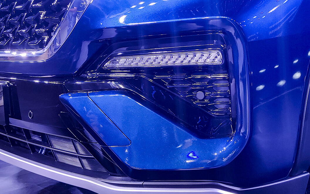 Maruti Suzuki Invicto Head Light