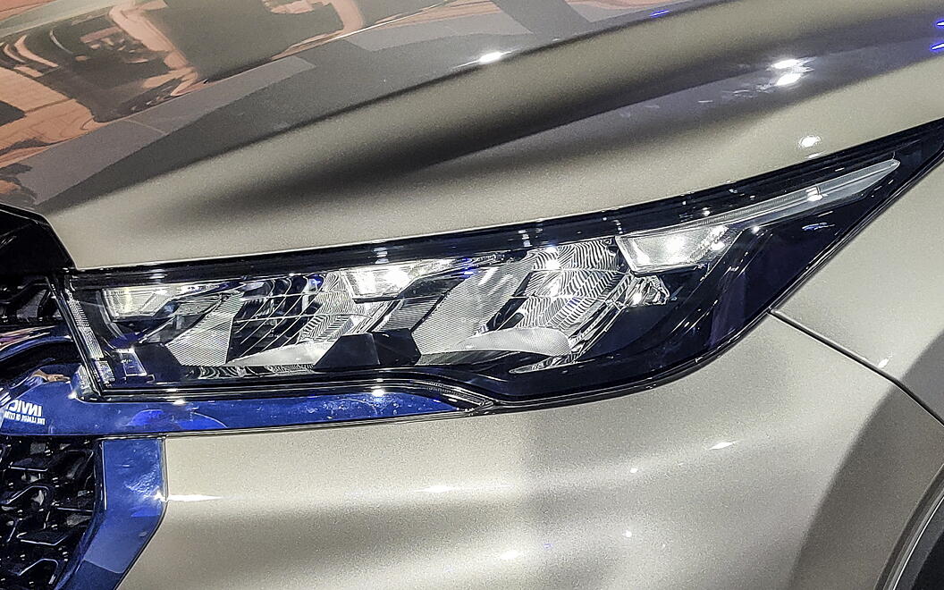 Maruti Suzuki Invicto Head Light