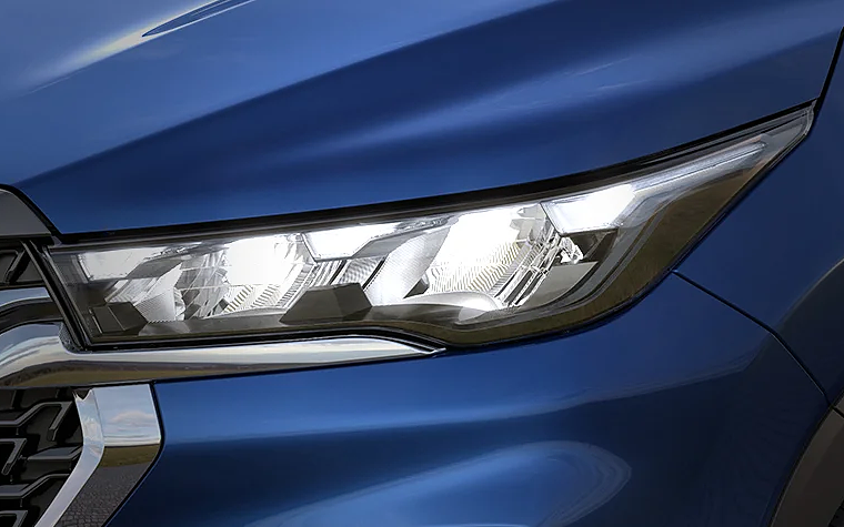 Maruti Suzuki Invicto Head Light